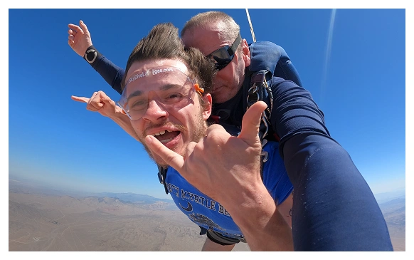 Tandem freefall selfie