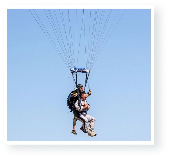 Tandem parachute descent
